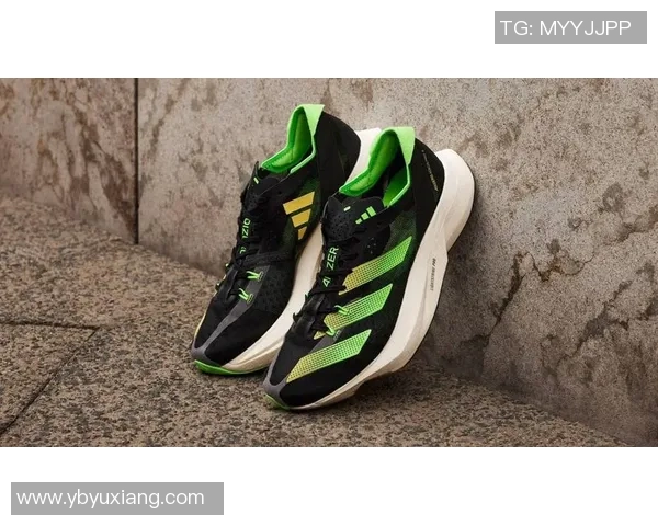 最新足球明星跑鞋推荐助你提升运动表现与时尚风格