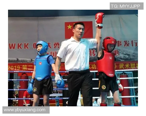 足球明星在绿茵场上挥洒汗水的精彩瞬间与技艺展示 足球明星在绿茵场上挥洒汗水的精彩瞬间与技艺展示