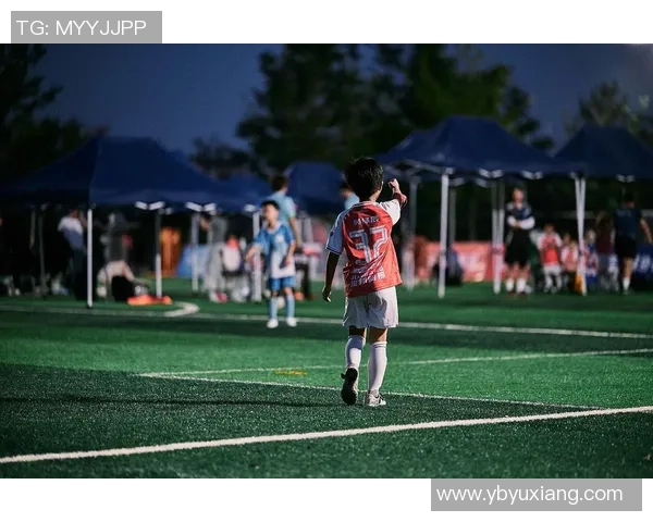 辫子飞扬的绿茵场上足球明星们的独特魅力与风采 辫子飞扬的绿茵场上足球明星们的独特魅力与风采